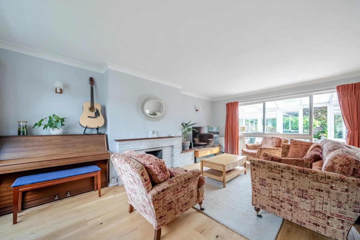 Fishersdene, Claygate KT10, photo 5