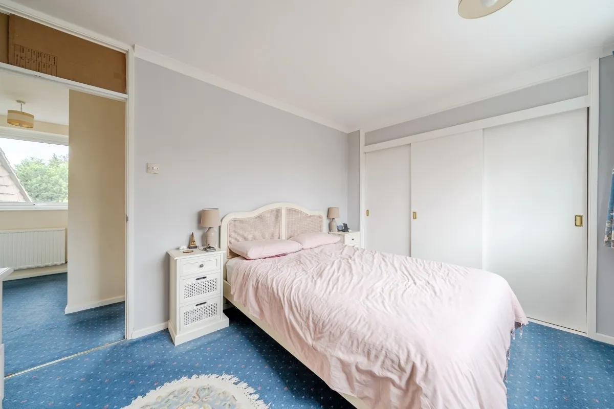 Fishersdene, Claygate KT10, photo 12