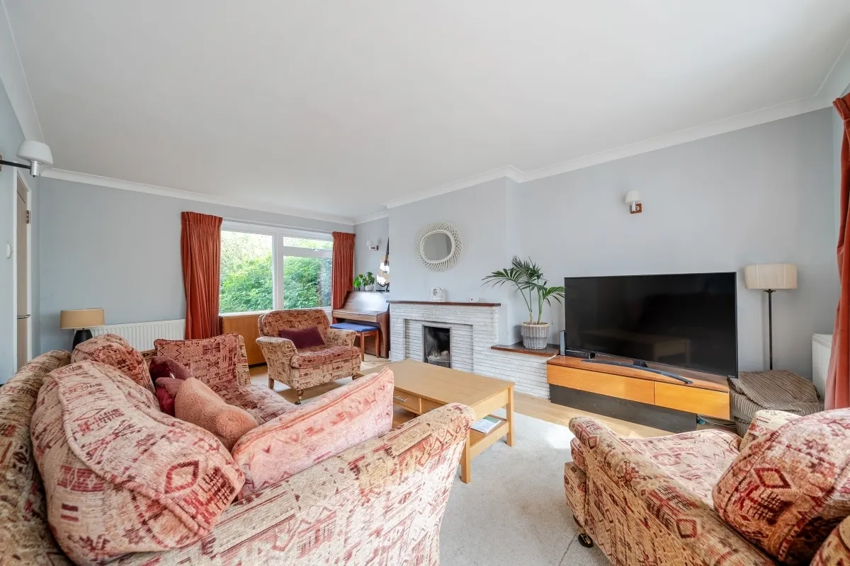 Fishersdene, Claygate KT10, photo 4