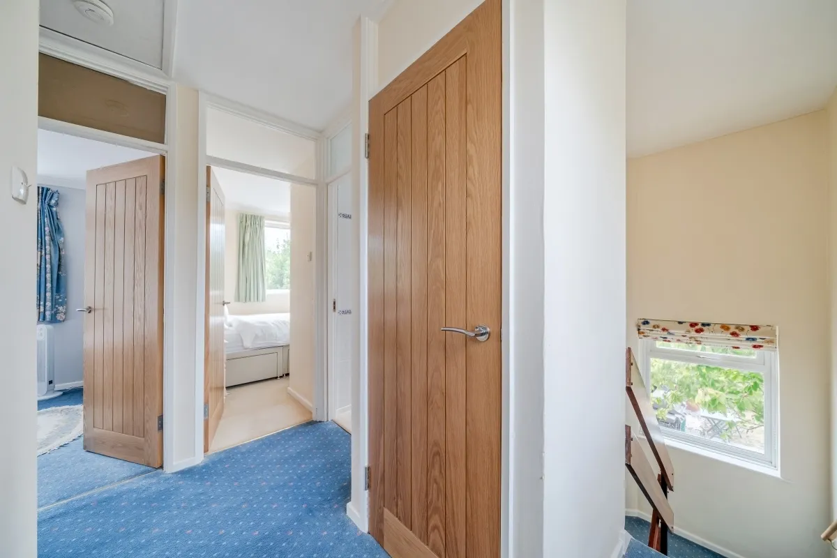 Fishersdene, Claygate KT10, photo 9