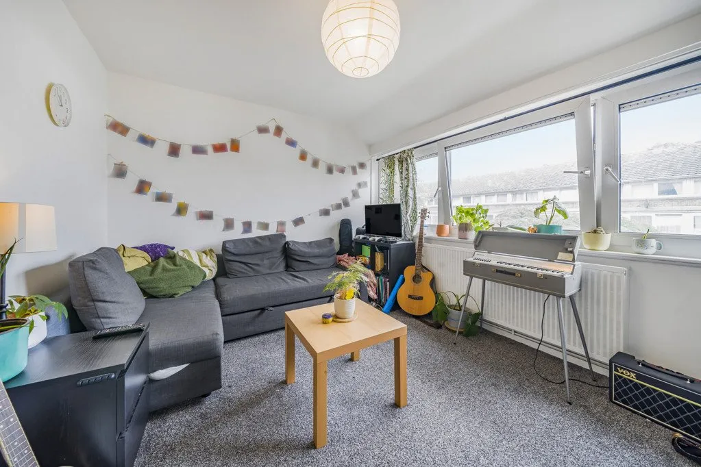 3 bed flat for sale — Daniel Gardens, London, SE15