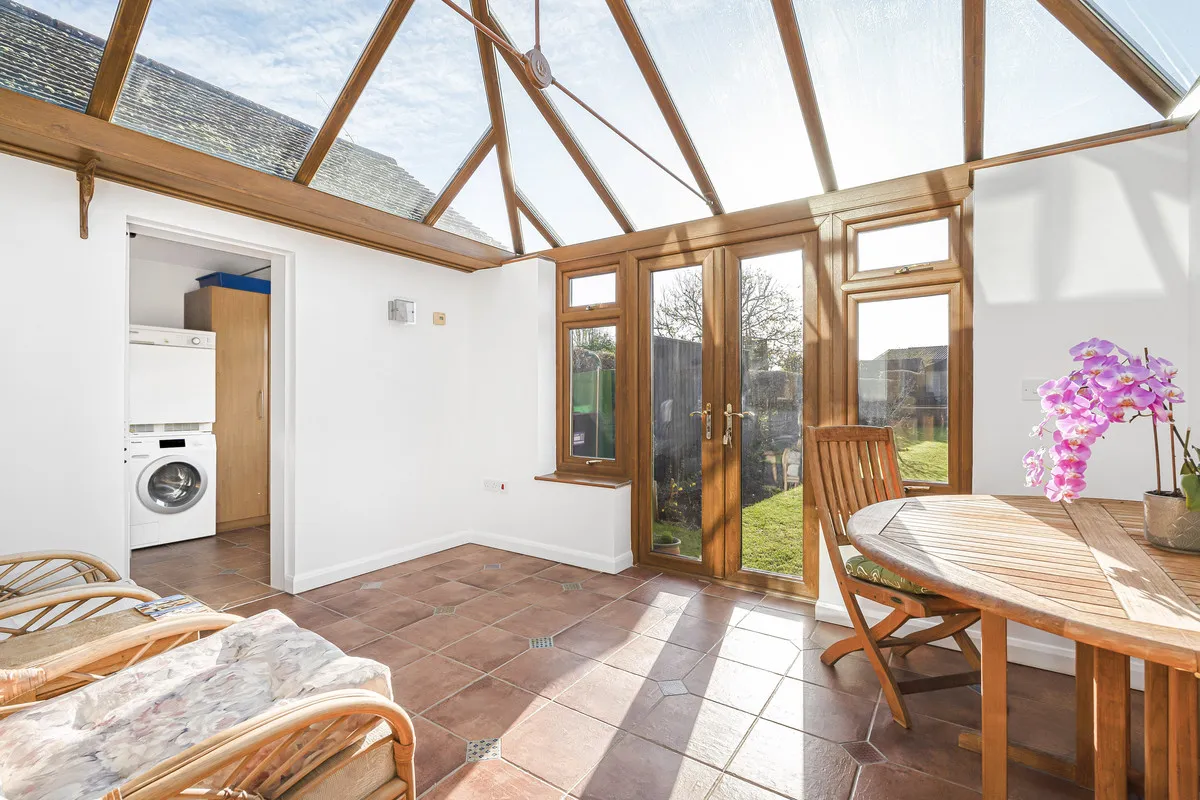 Lawn Hill, Edgcott, HP18, photo 3