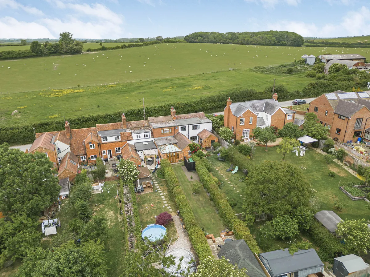 Lawn Hill, Edgcott, HP18, photo 24