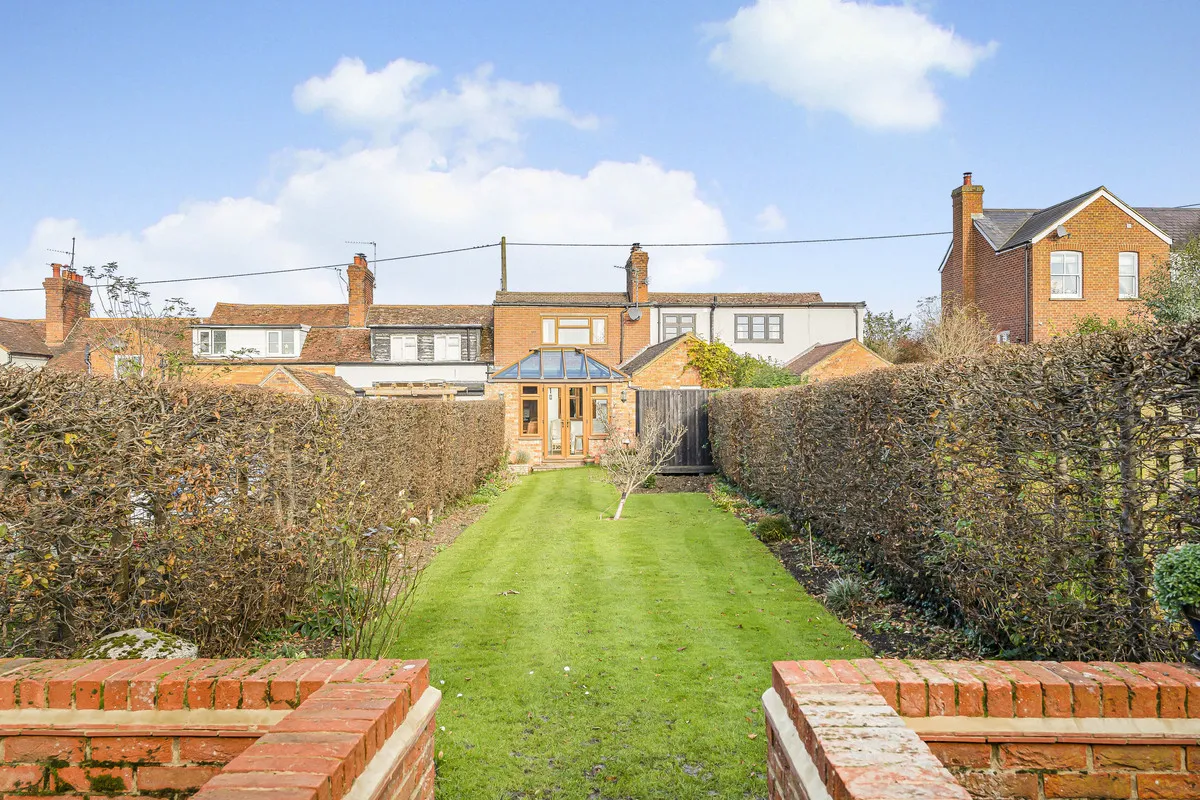 Lawn Hill, Edgcott, HP18, photo 21