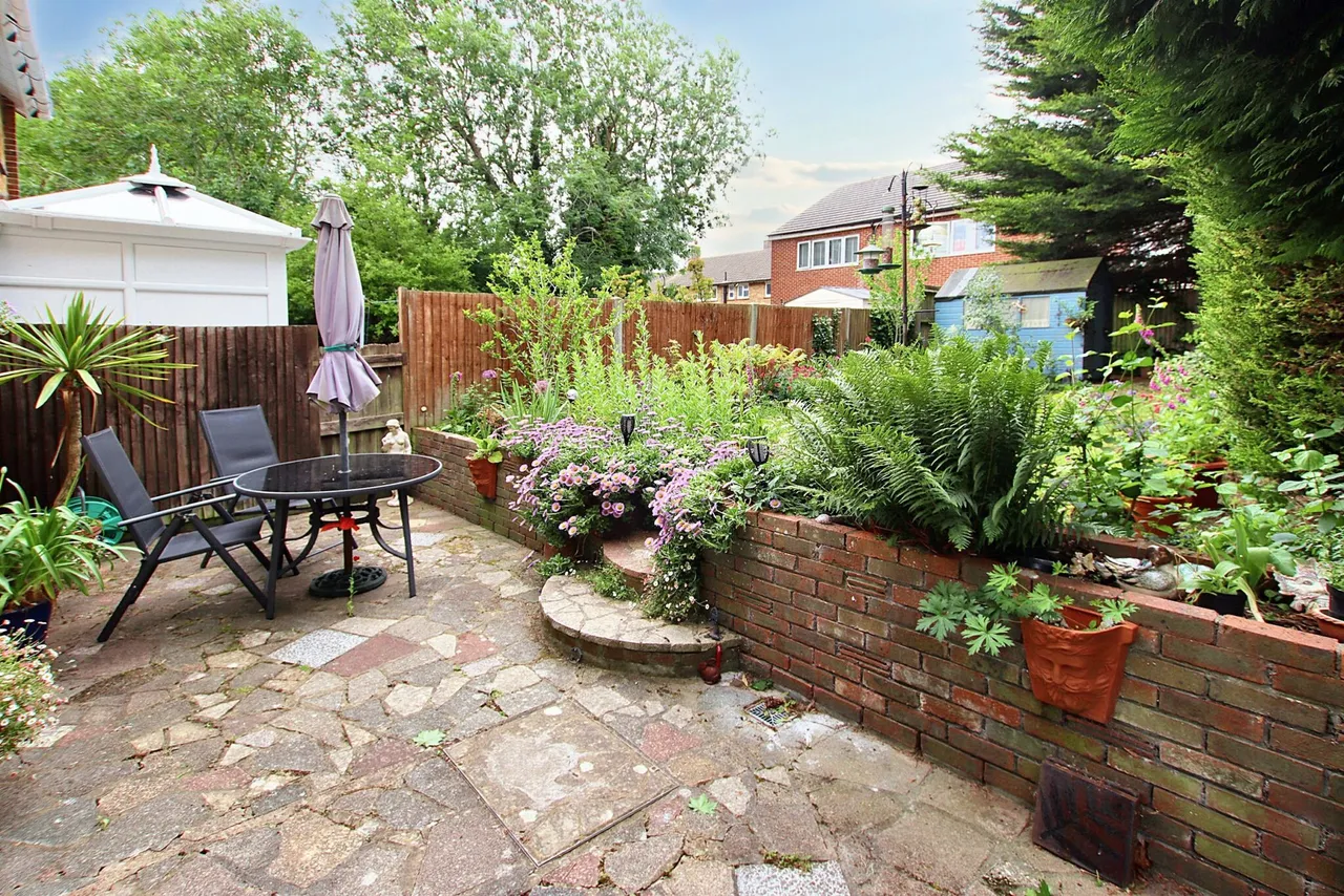 Dunsfold Way, New Addington, Croydon, Croydon, CR0 0TL, photo 4
