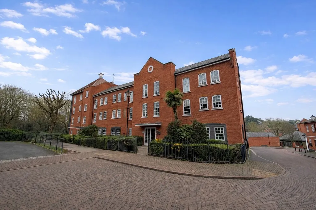 2 bed flat to rent — Albany Gardens, Colchester, CO2 8HU