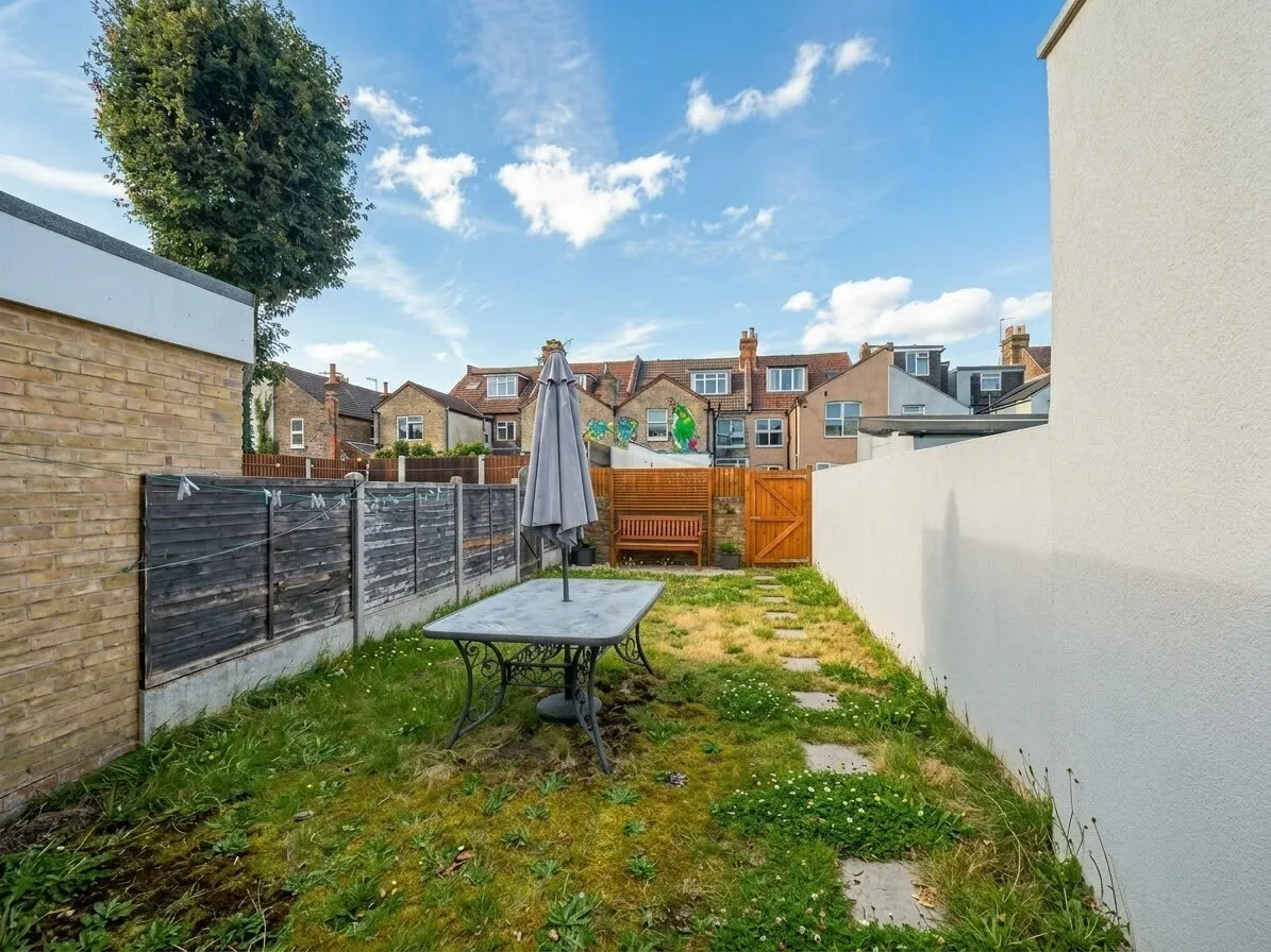 Chester Road, WD18, photo 10