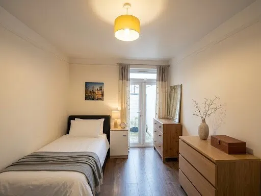 Chester Road, WD18, photo 6