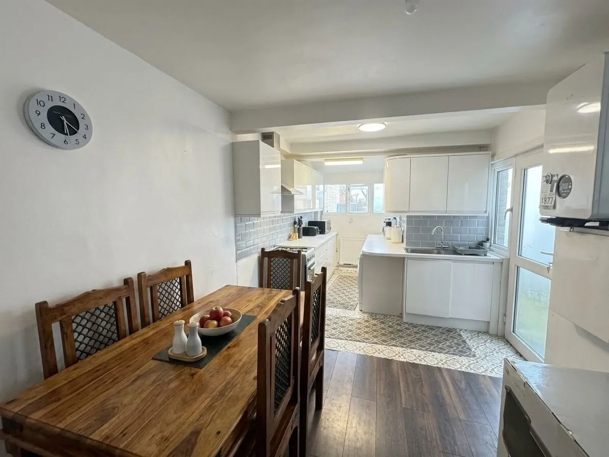 Chester Road, WD18, photo 4
