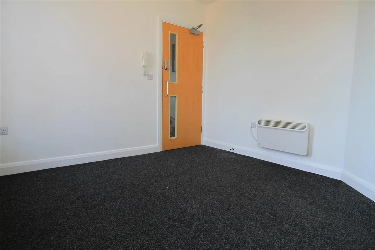 Stockport Road, Denton, photo 5