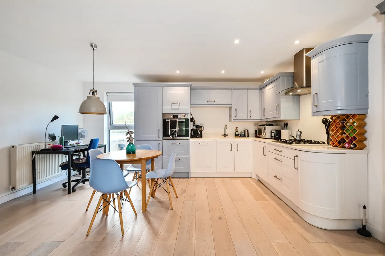 Ascot House, London, E14, photo 3