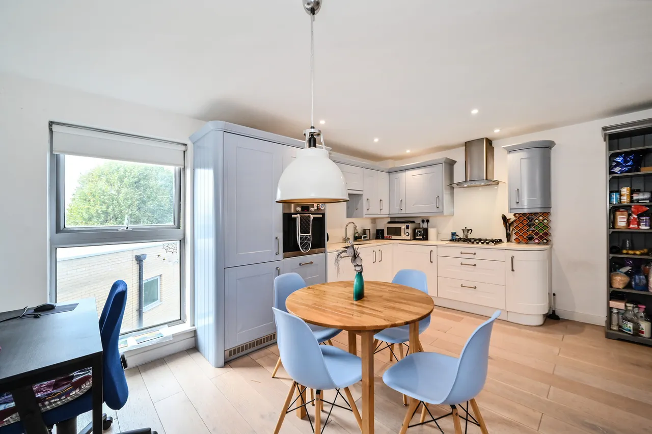 Ascot House, London, E14, photo 5