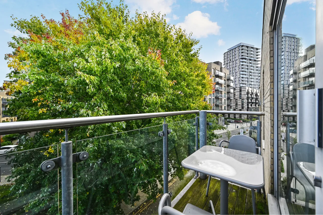 Ascot House, London, E14, photo 2