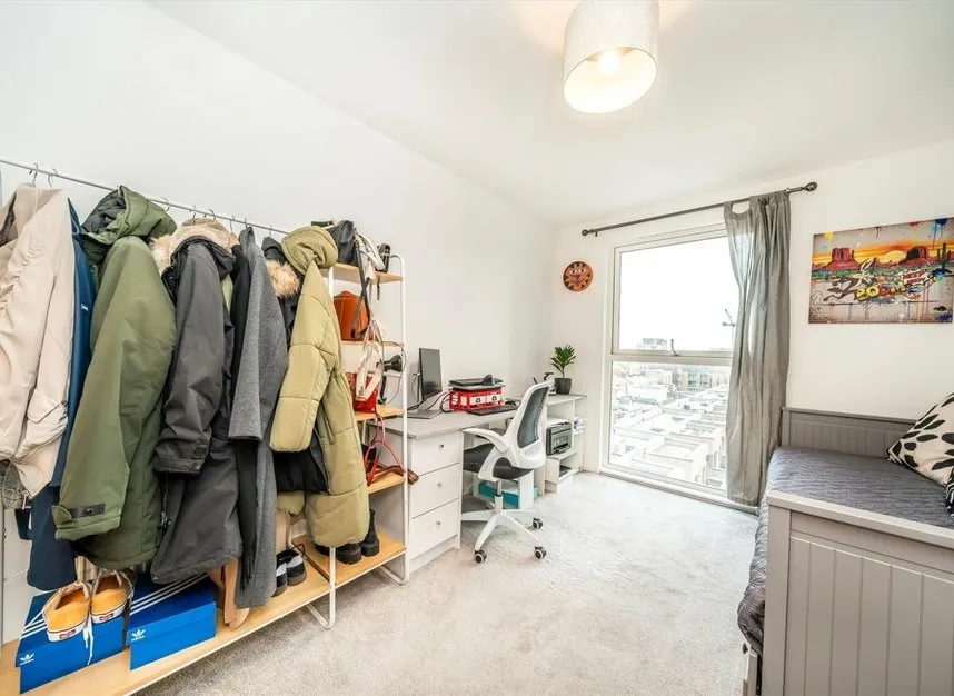 Selbourne Avenue, Hounslow, TW3, photo 5