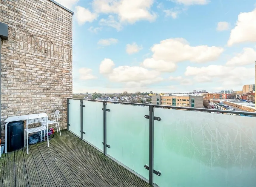 Selbourne Avenue, Hounslow, TW3, photo 6