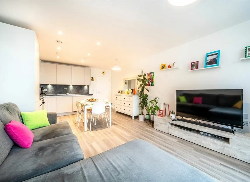 Selbourne Avenue, Hounslow, TW3, photo 2