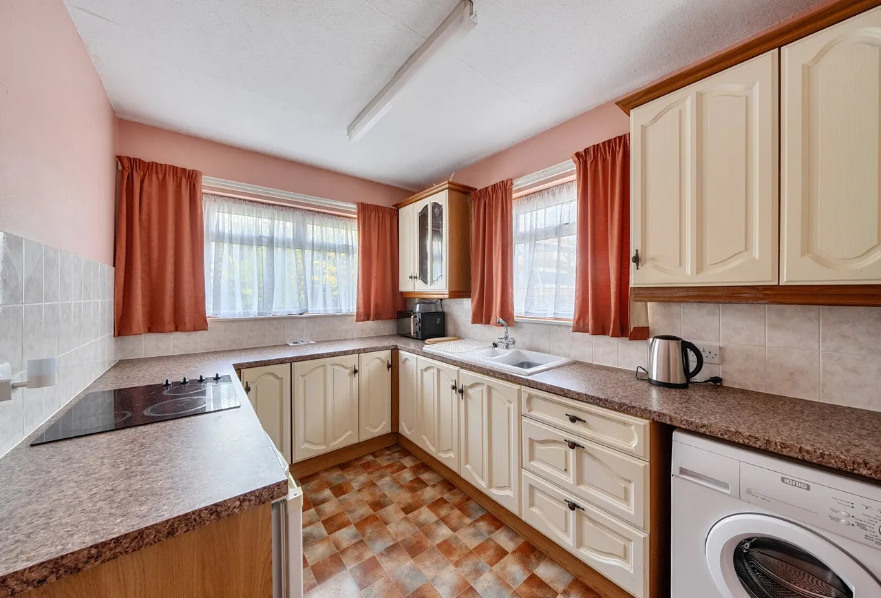 West Road, Somerset, Midsomer Norton, BA3 2TD, photo 5