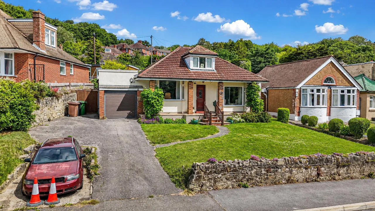 2 bed house for sale, Ochiltree Road, Hastings