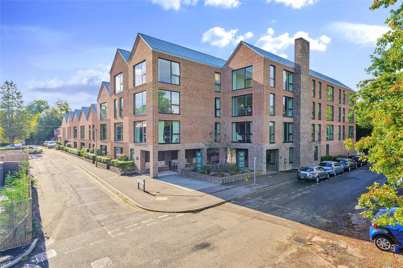 2 bed flat for sale, Horsell Moor, Horsell, GU21