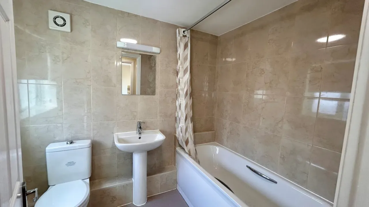 Brooklands Road, Bletchley, Milton Keynes, Buckinghamshire, MK2 2RN, photo 8