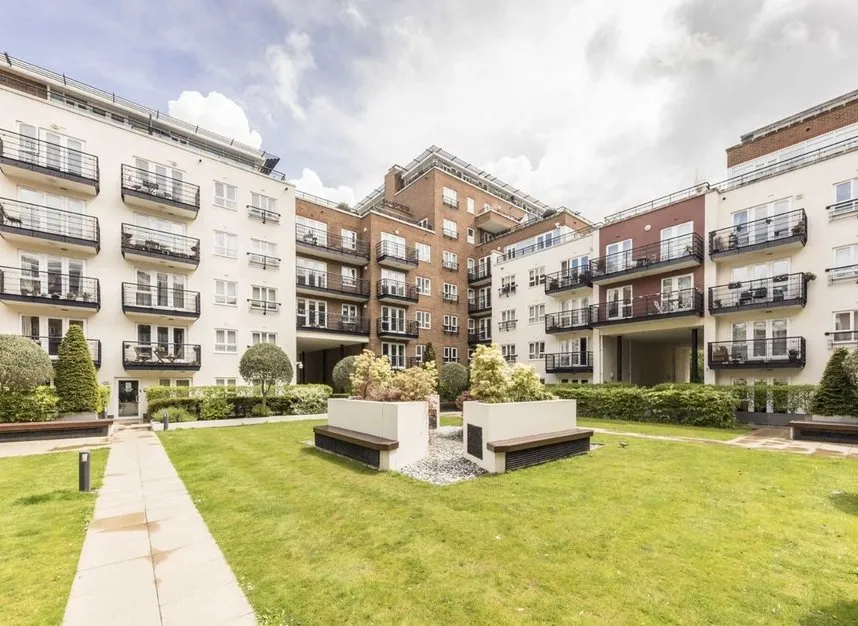 2 bed flat to rent — Royal Quarter, Kingston Upon Thames, KT2