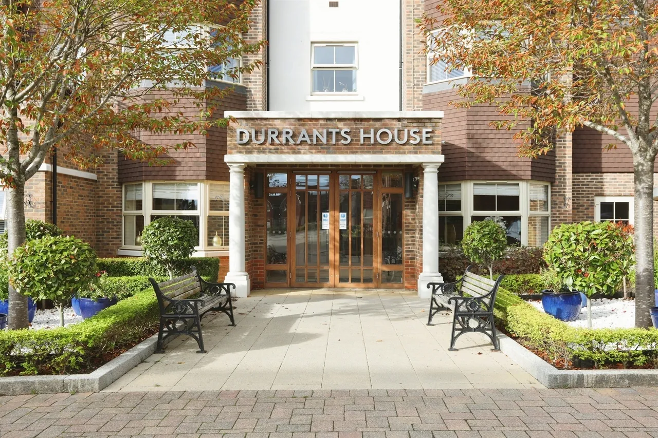 2 bed flat for sale — Durrants Drive, Faygate, HORSHAM