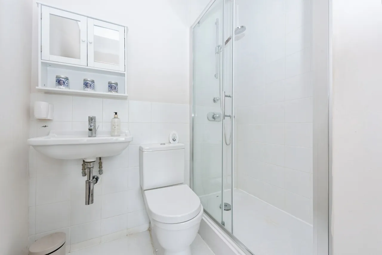 Lewiston Close, Worcester Park, KT4, photo 10