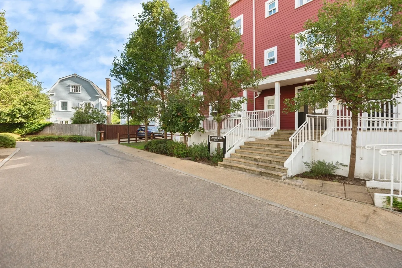 Lewiston Close, Worcester Park, KT4, photo 14