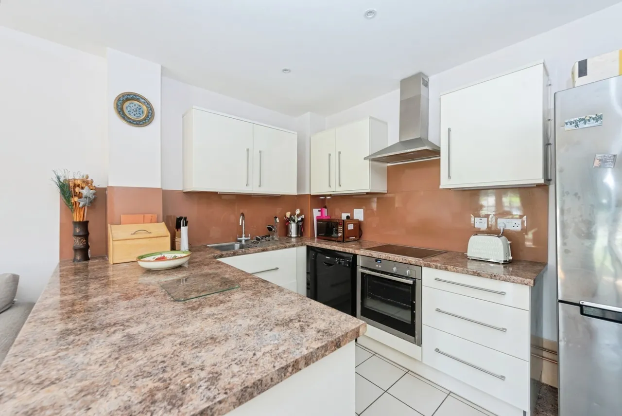 Lewiston Close, Worcester Park, KT4, photo 4