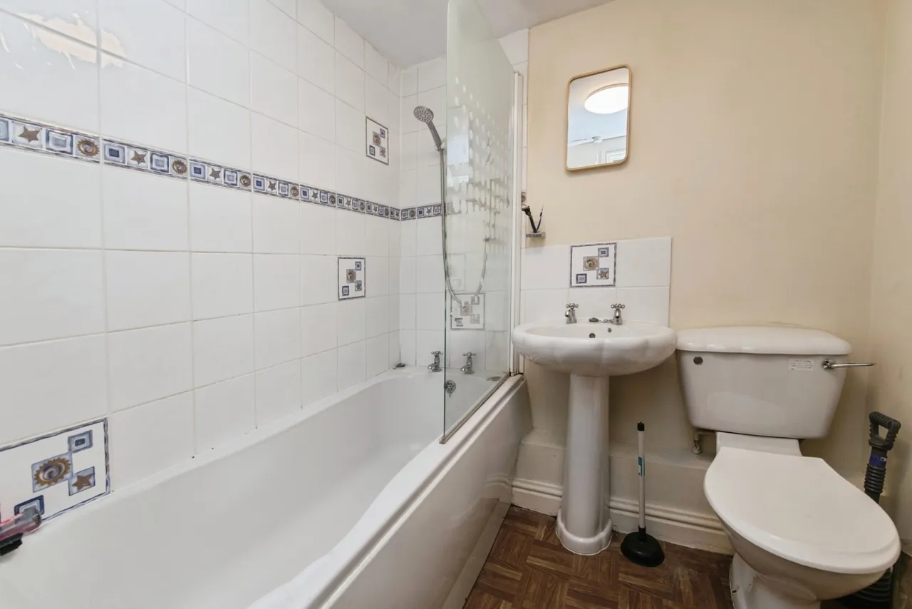 High Street, Honiton, EX14, photo 8