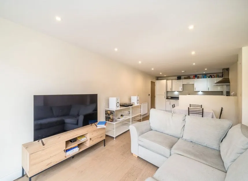 Singer Mews, Clapham North, SW4, photo 3