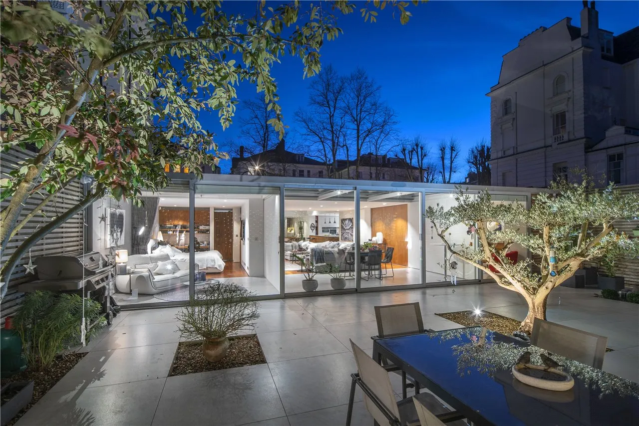 4 bed property for sale — Belsize Park Gardens, Belsize Park, London, NW3 4LD