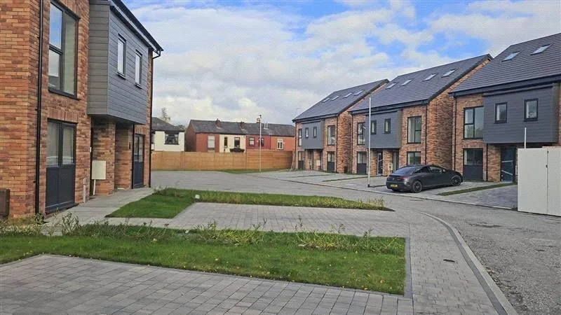 Albion Hall Place, Farnworth / Kearsley, Bolton, BL4, photo 8