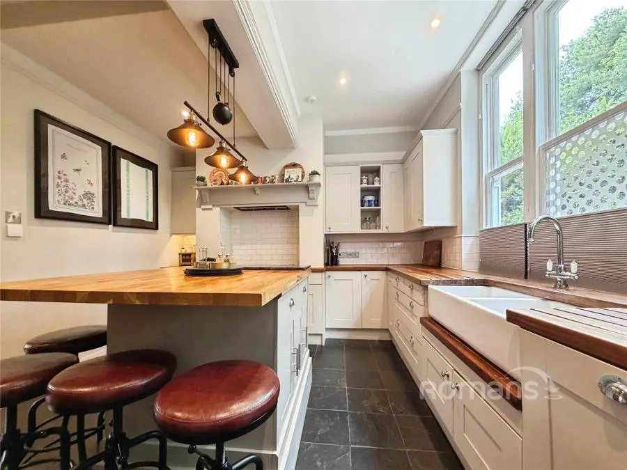 Crawley Lodge, Crawley Ridge, GU15, photo 26