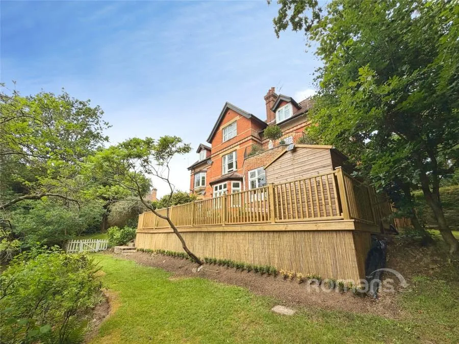 Crawley Lodge, Crawley Ridge, GU15, photo 9