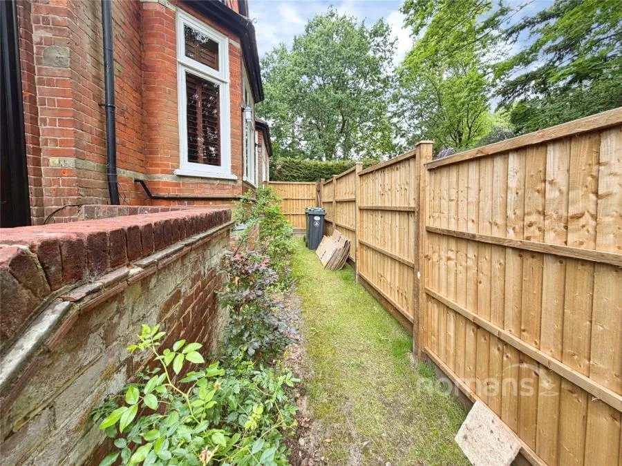 Crawley Lodge, Crawley Ridge, GU15, photo 36