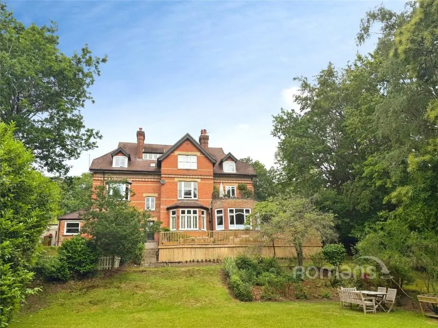 3 bed flat for sale, Crawley Lodge, Crawley Ridge, GU15