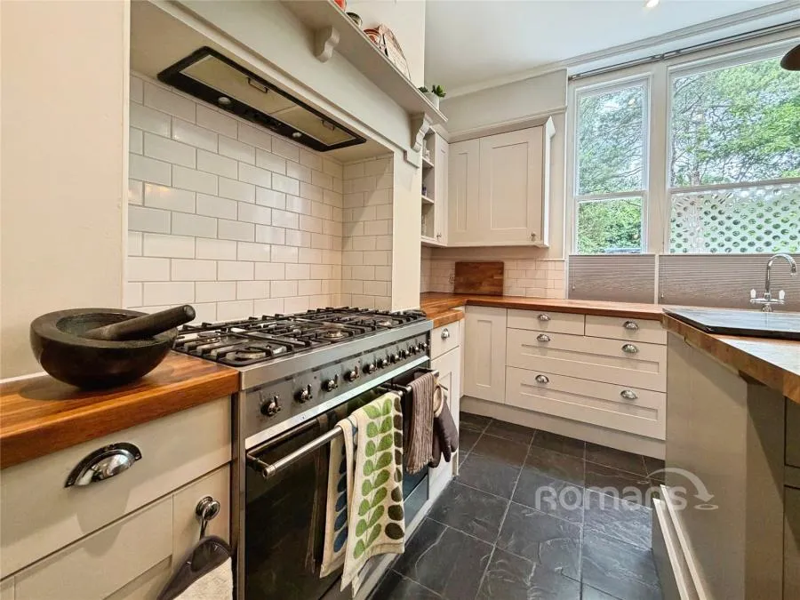 Crawley Lodge, Crawley Ridge, GU15, photo 27