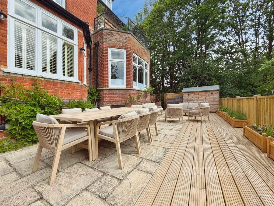 Crawley Lodge, Crawley Ridge, GU15, photo 29
