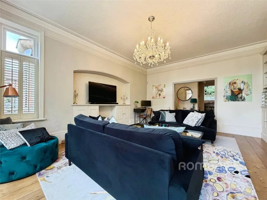 Crawley Lodge, Crawley Ridge, GU15, photo 14