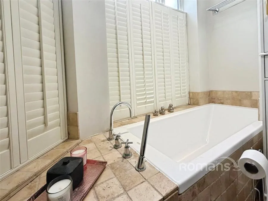Crawley Lodge, Crawley Ridge, GU15, photo 11