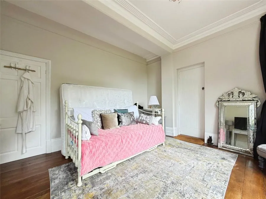 Crawley Lodge, Crawley Ridge, GU15, photo 6