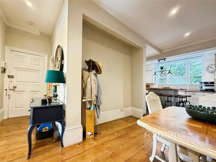 Crawley Lodge, Crawley Ridge, GU15, photo 21