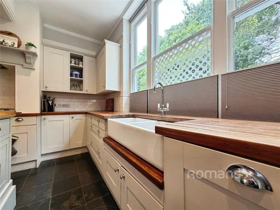 Crawley Lodge, Crawley Ridge, GU15, photo 28
