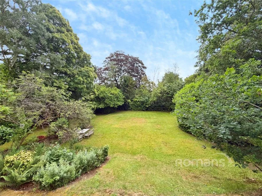 Crawley Lodge, Crawley Ridge, GU15, photo 30