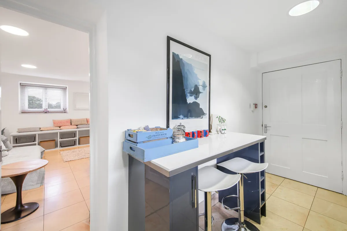 Hampton Court Road, KT8, photo 4