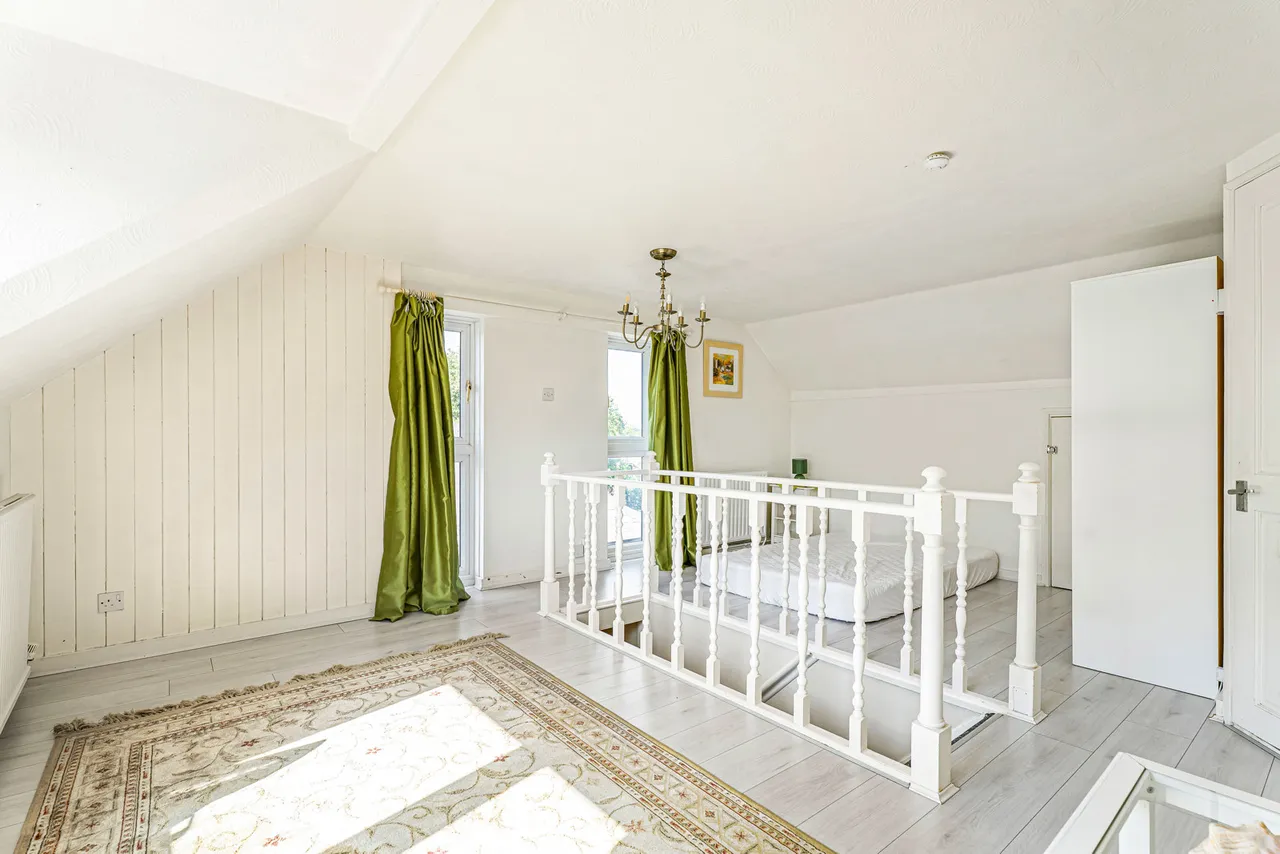 Hanworth Road, Hounslow, TW3, photo 16