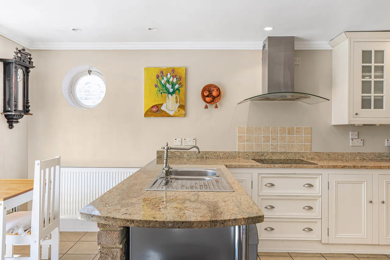 Hanworth Road, Hounslow, TW3, photo 11