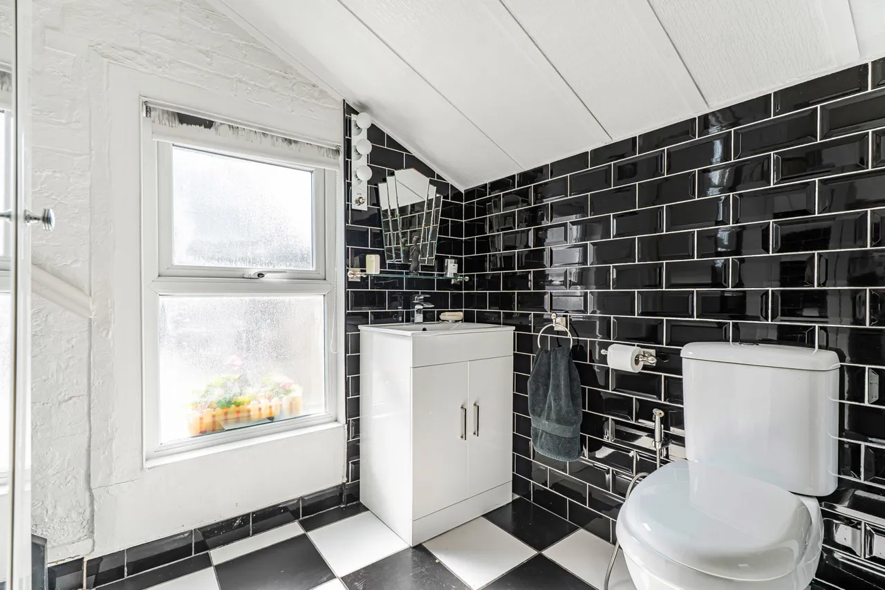 Hanworth Road, Hounslow, TW3, photo 21