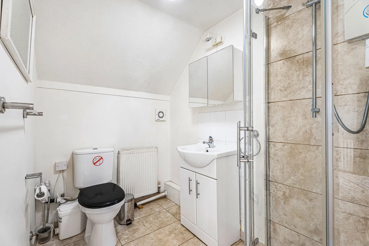 Hanworth Road, Hounslow, TW3, photo 18